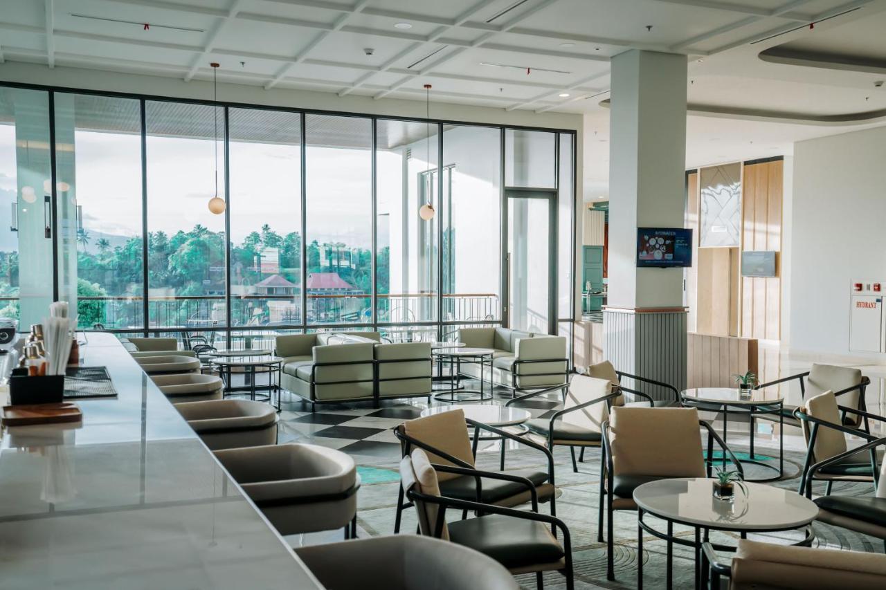 Luwansa Hotel And Convention Center Manado Exterior foto