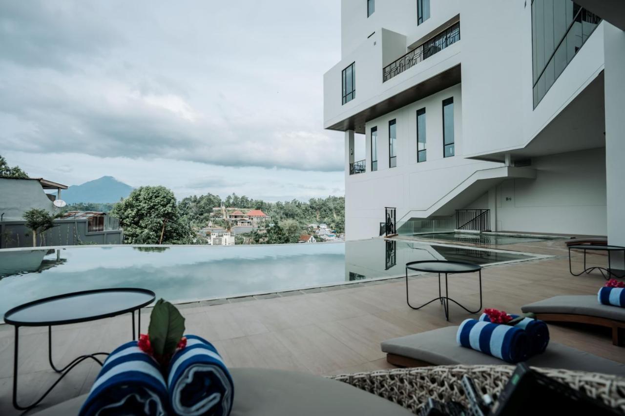 Luwansa Hotel And Convention Center Manado Exterior foto